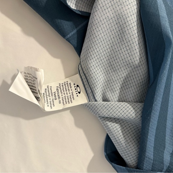 Oakley NEW WITH TAGS Men’s Tempo Print Button Down Shirt Size Medium - Picture 15 of 17